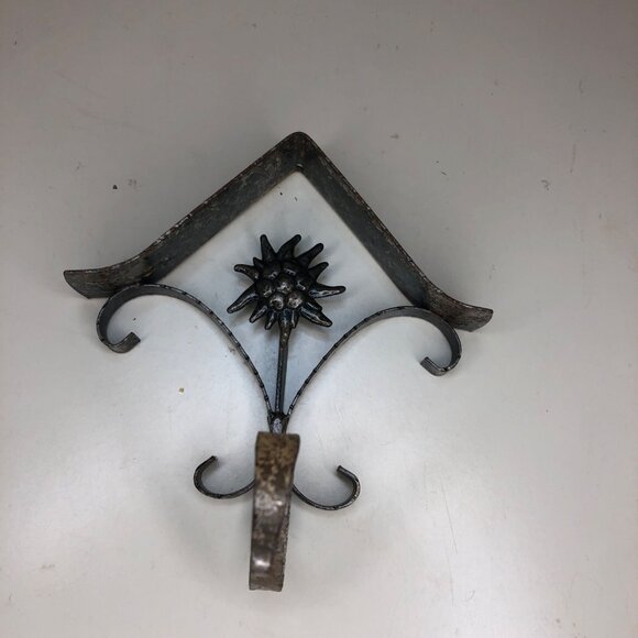 Vintage Metal Sun Hook - Picture 2 of 8